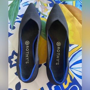 Like new Rothy’s black point flats